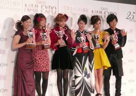 左から杉山愛さん、スザンヌさん、神田うのさん、深田恭子さん、マリエさん、溝端淳平さん